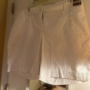 NWT Avenue Shorts